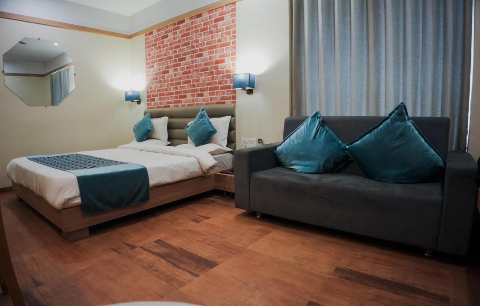 Hotel Everland Rajkot Exterior photo