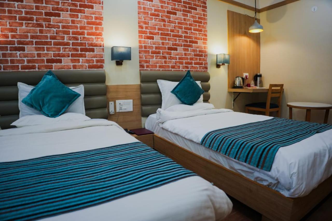 Hotel Everland Rajkot Exterior photo