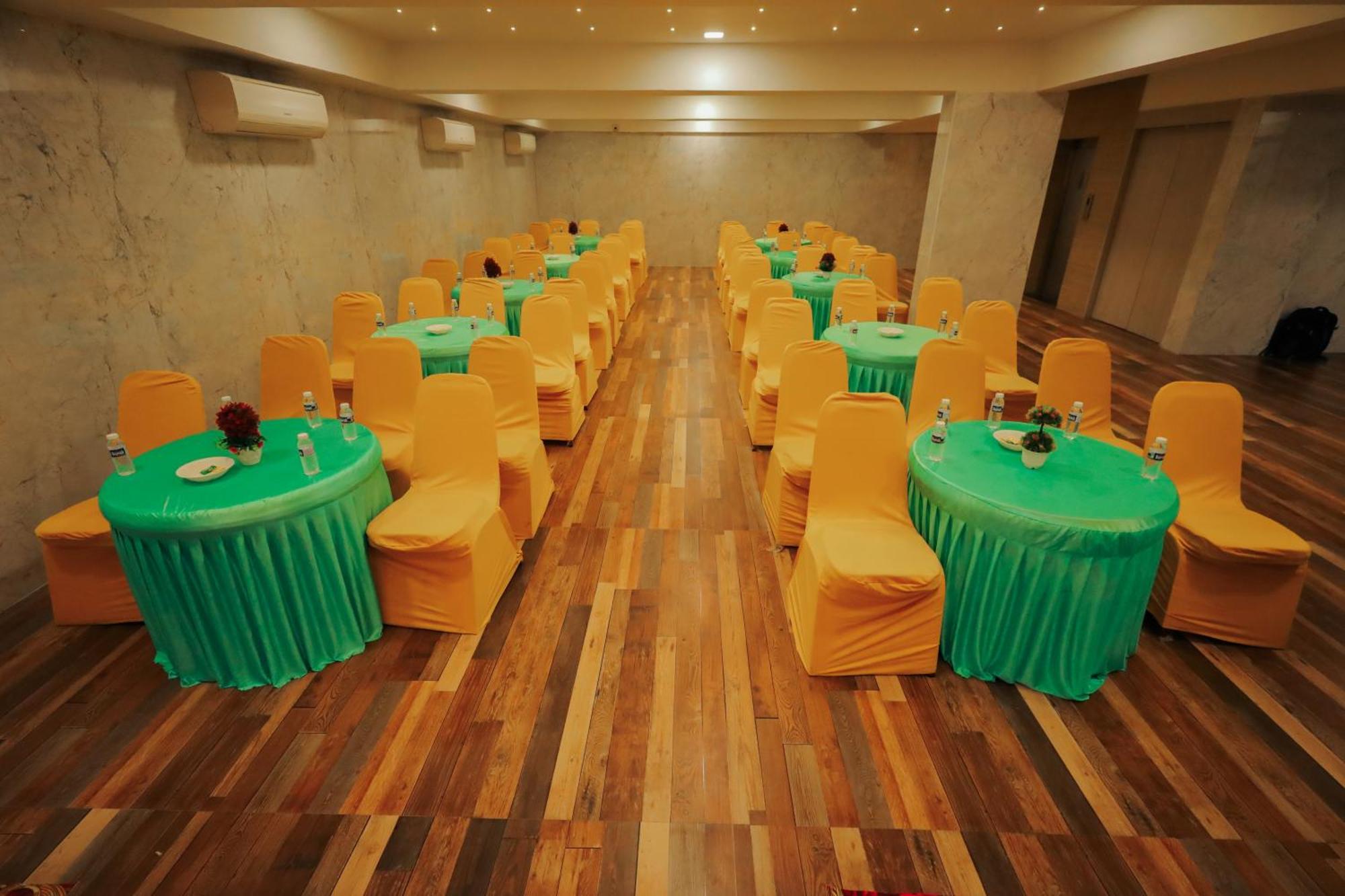 Hotel Everland Rajkot Exterior photo