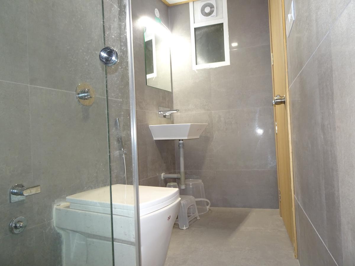Hotel Everland Rajkot Exterior photo